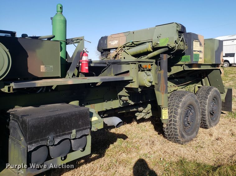 image for item ET9972 2007 Stewart & Stevenson MTV M-1089A1 wrecker truck