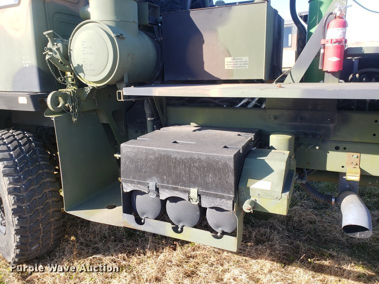 image for item ET9972 2007 Stewart & Stevenson MTV M-1089A1 wrecker truck