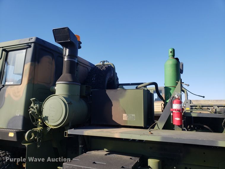 image for item ET9972 2007 Stewart & Stevenson MTV M-1089A1 wrecker truck