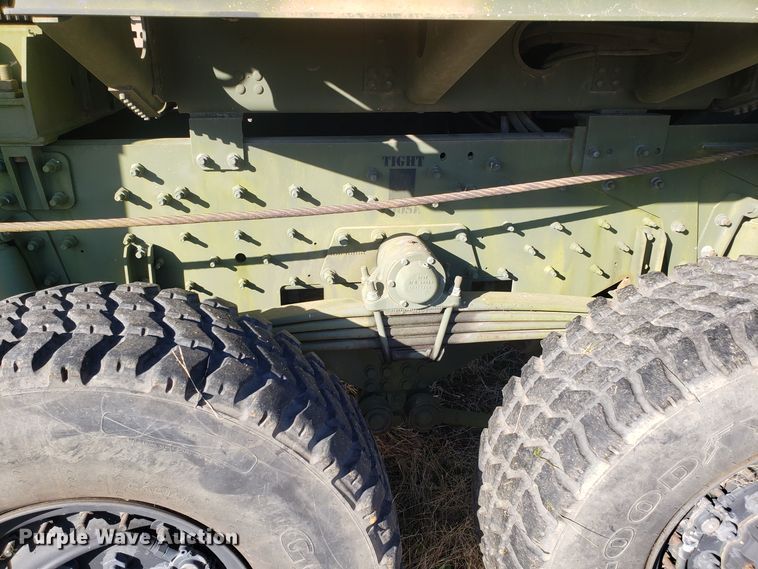 image for item ET9972 2007 Stewart & Stevenson MTV M-1089A1 wrecker truck