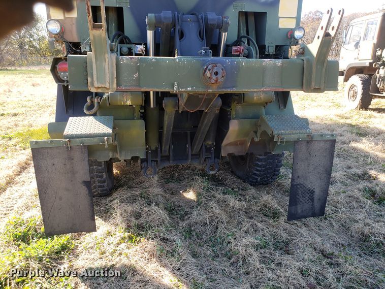 image for item ET9972 2007 Stewart & Stevenson MTV M-1089A1 wrecker truck