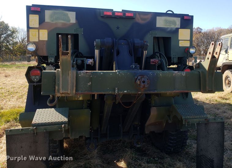 image for item ET9972 2007 Stewart & Stevenson MTV M-1089A1 wrecker truck