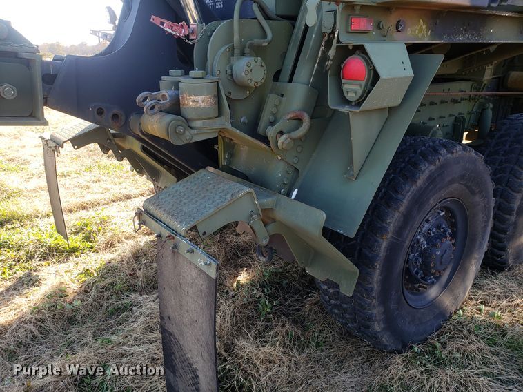 image for item ET9972 2007 Stewart & Stevenson MTV M-1089A1 wrecker truck