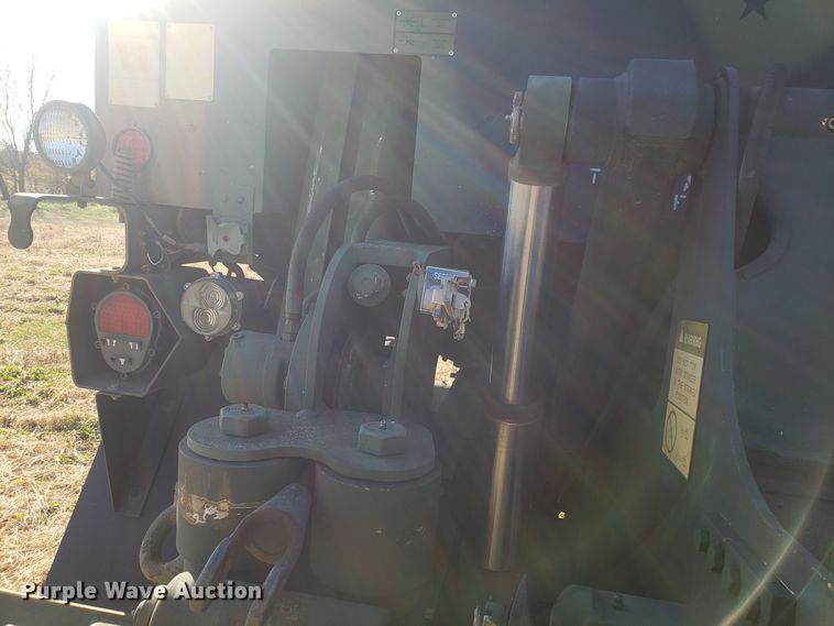 image for item ET9972 2007 Stewart & Stevenson MTV M-1089A1 wrecker truck