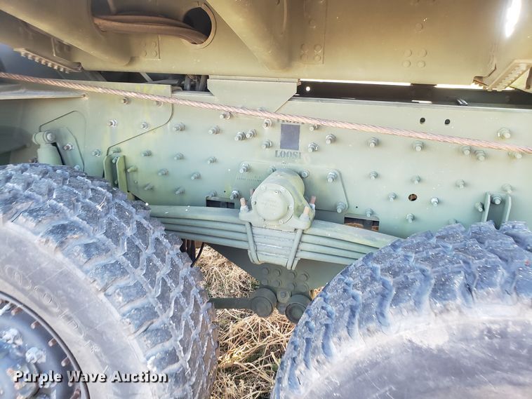 image for item ET9972 2007 Stewart & Stevenson MTV M-1089A1 wrecker truck