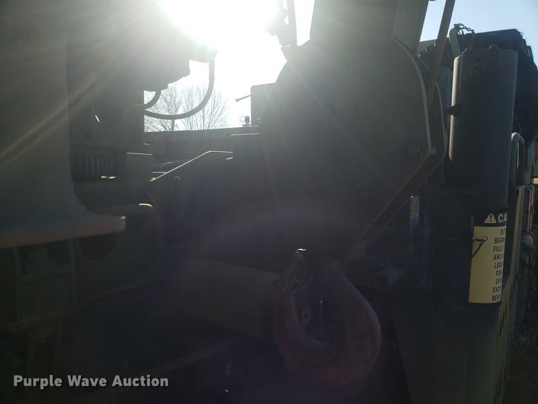 image for item ET9972 2007 Stewart & Stevenson MTV M-1089A1 wrecker truck