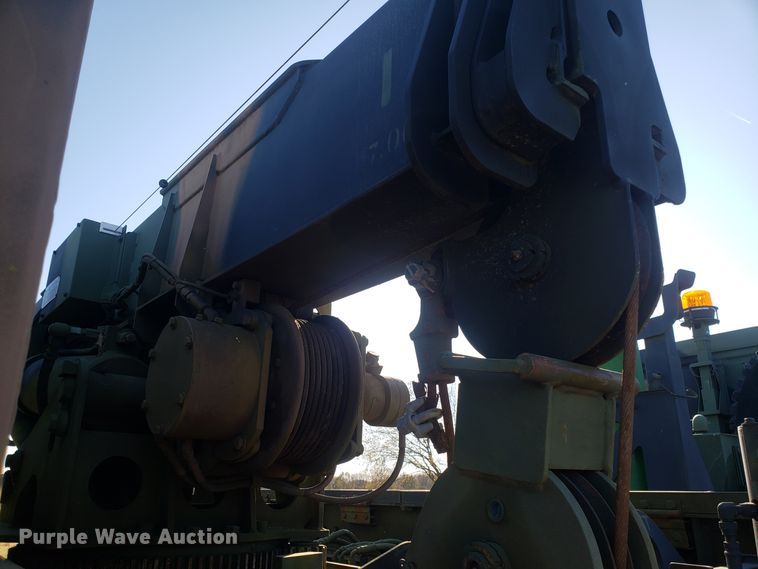 image for item ET9972 2007 Stewart & Stevenson MTV M-1089A1 wrecker truck