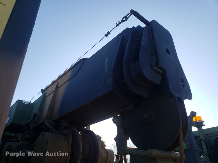 image for item ET9972 2007 Stewart & Stevenson MTV M-1089A1 wrecker truck