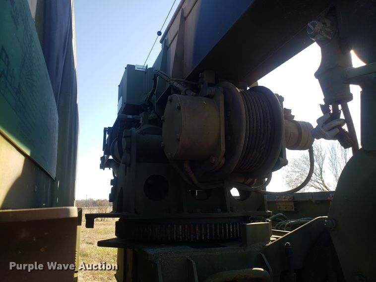 image for item ET9972 2007 Stewart & Stevenson MTV M-1089A1 wrecker truck