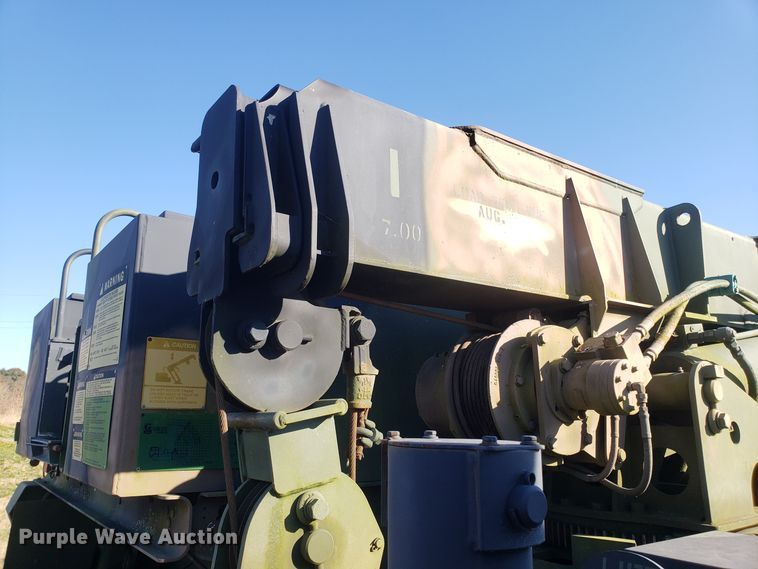 image for item ET9972 2007 Stewart & Stevenson MTV M-1089A1 wrecker truck