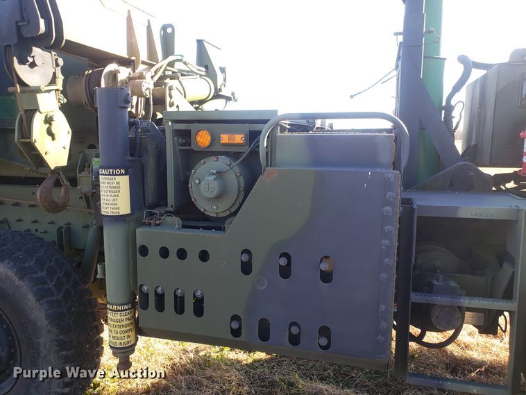 image for item ET9972 2007 Stewart & Stevenson MTV M-1089A1 wrecker truck