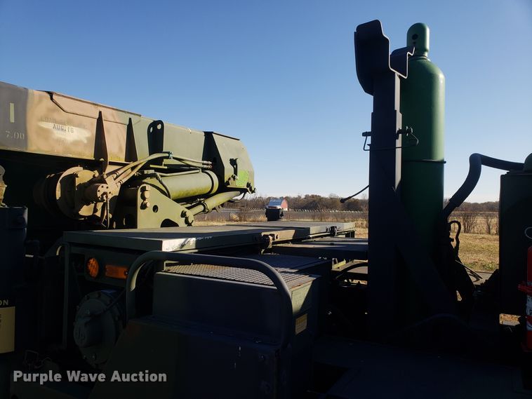 image for item ET9972 2007 Stewart & Stevenson MTV M-1089A1 wrecker truck