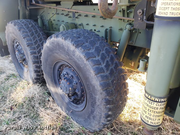 image for item ET9972 2007 Stewart & Stevenson MTV M-1089A1 wrecker truck