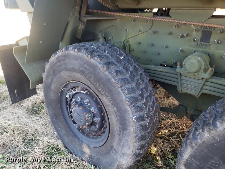 image for item ET9972 2007 Stewart & Stevenson MTV M-1089A1 wrecker truck