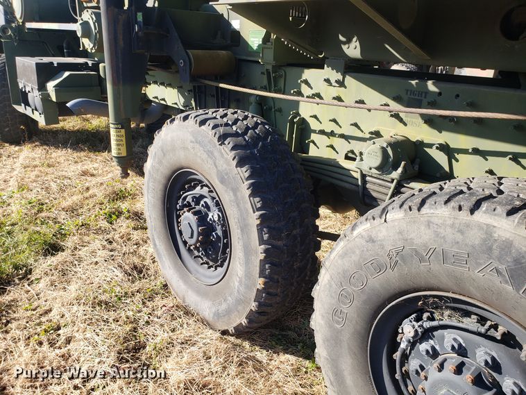 image for item ET9972 2007 Stewart & Stevenson MTV M-1089A1 wrecker truck