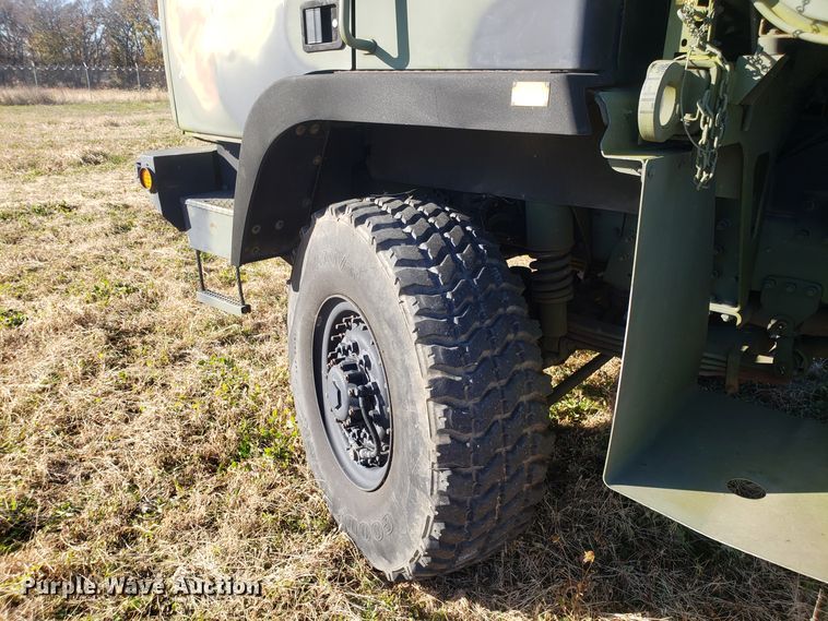 image for item ET9972 2007 Stewart & Stevenson MTV M-1089A1 wrecker truck