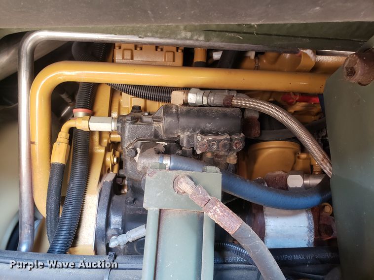 image for item ET9972 2007 Stewart & Stevenson MTV M-1089A1 wrecker truck