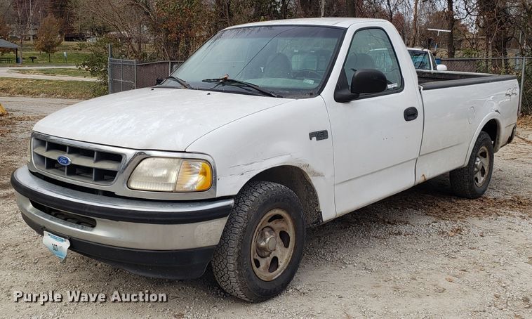 image for item ET9981 1997 Ford F150 pickup truck