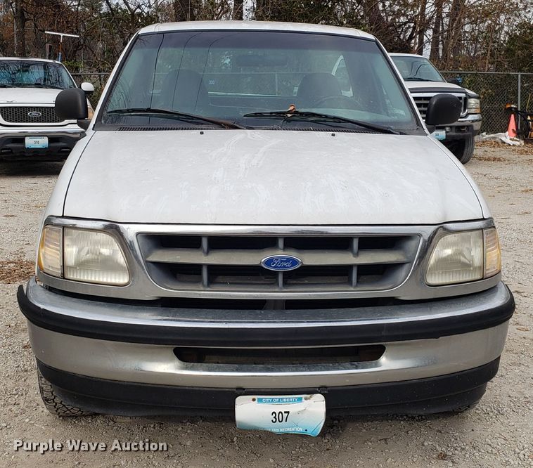 image for item ET9981 1997 Ford F150 pickup truck