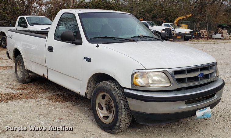 image for item ET9981 1997 Ford F150 pickup truck