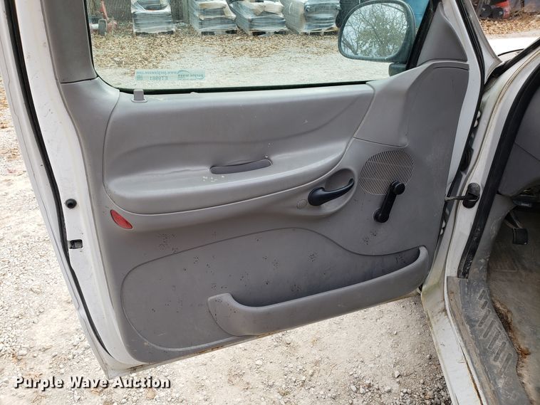 image for item ET9981 1997 Ford F150 pickup truck