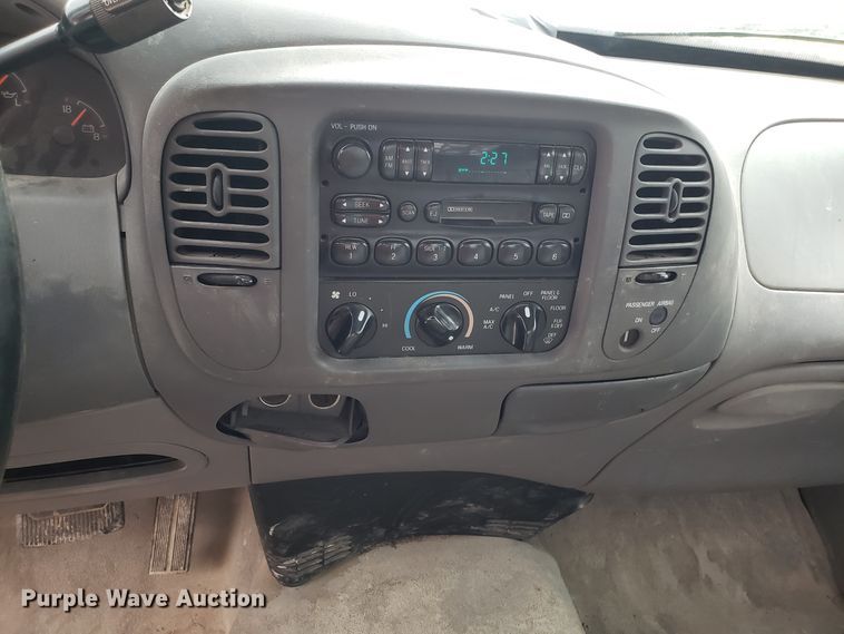 image for item ET9981 1997 Ford F150 pickup truck