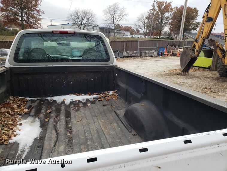 image for item ET9981 1997 Ford F150 pickup truck