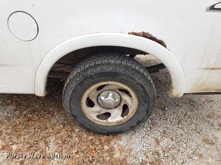 image for item ET9981 1997 Ford F150 pickup truck