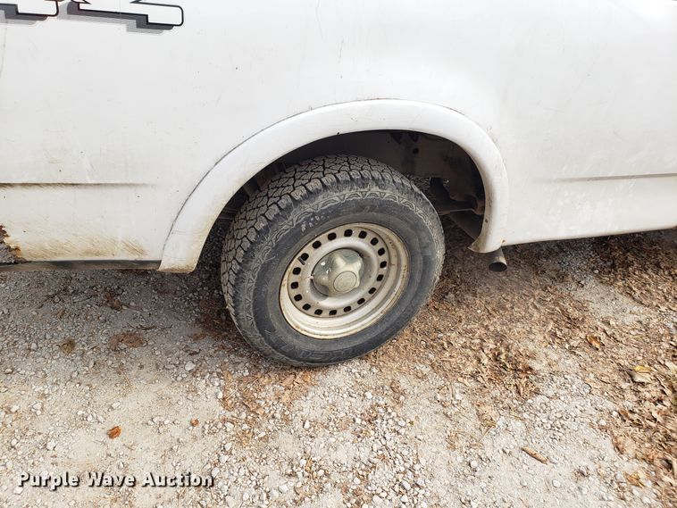 image for item ET9981 1997 Ford F150 pickup truck