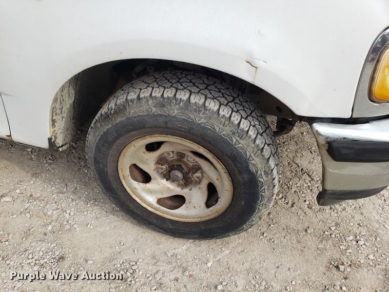 image for item ET9981 1997 Ford F150 pickup truck