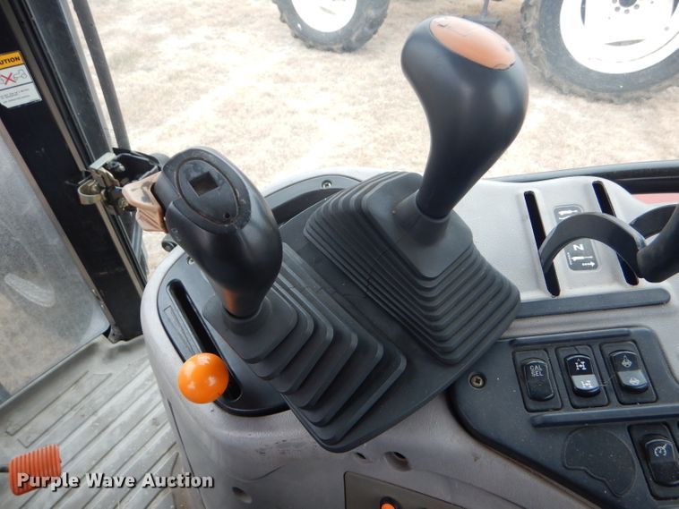 image for item FJ9879 2006 Case IH MXU125 MFWD tractor