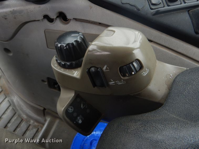 image for item FJ9879 2006 Case IH MXU125 MFWD tractor