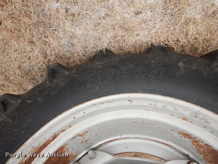 image for item FJ9879 2006 Case IH MXU125 MFWD tractor