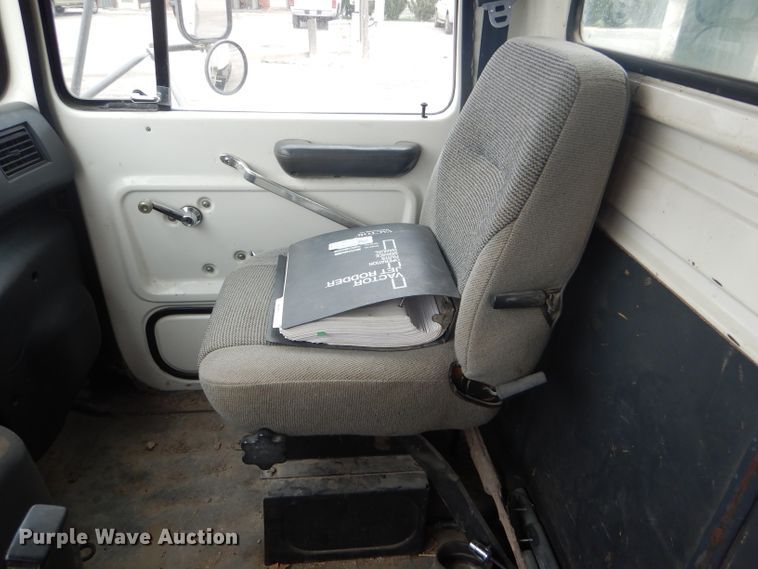 image for item FJ9882 1995 Ford L8000 sewer rodder truck