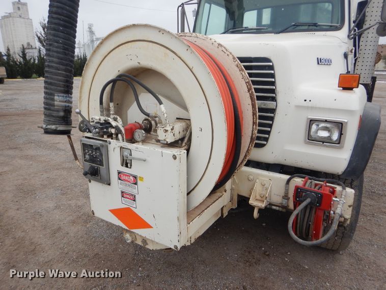 image for item FJ9882 1995 Ford L8000 sewer rodder truck