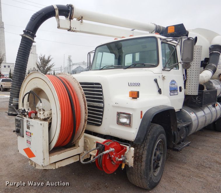 image for item FJ9882 1995 Ford L8000 sewer rodder truck