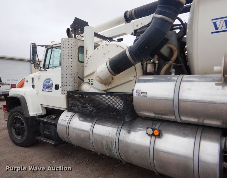 image for item FJ9882 1995 Ford L8000 sewer rodder truck