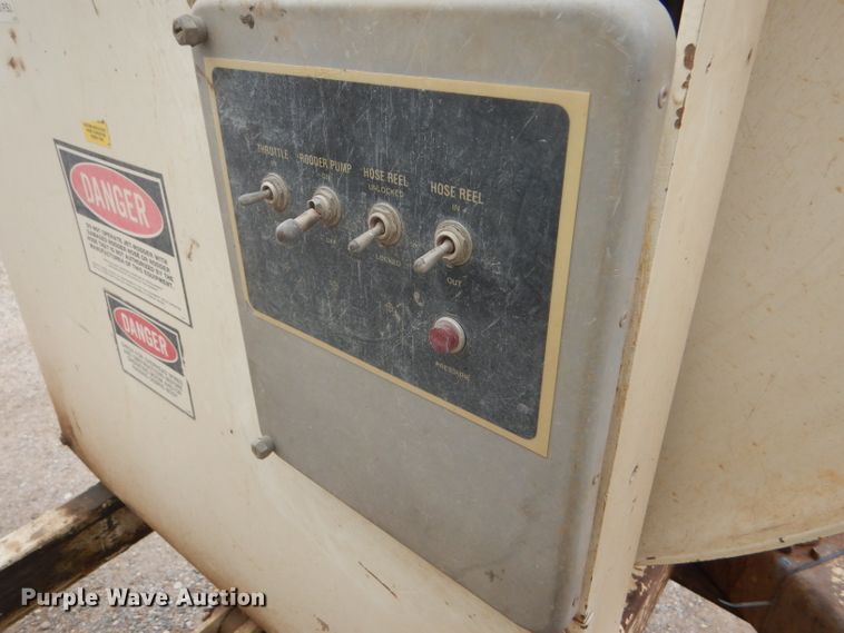 image for item FJ9882 1995 Ford L8000 sewer rodder truck