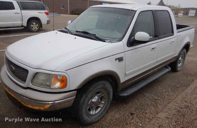 image for item FT9743 2002 Ford F150 Lariat SuperCrew pickup truck