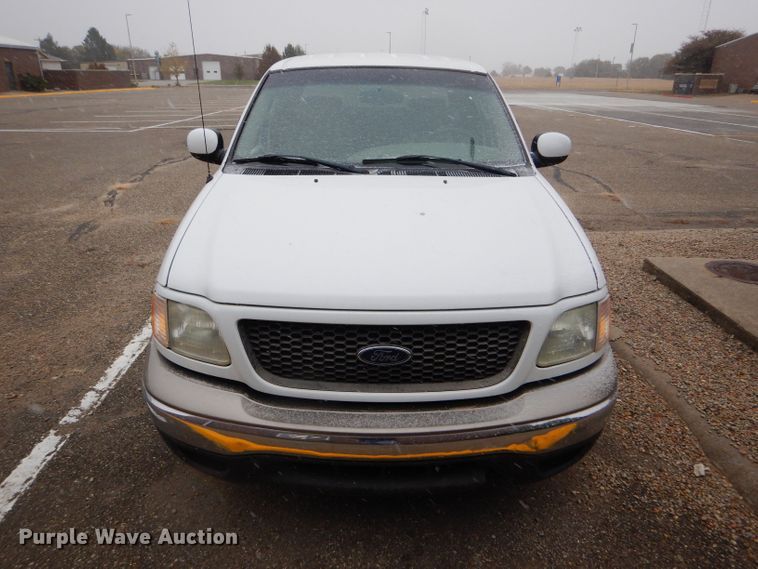 image for item FT9743 2002 Ford F150 Lariat SuperCrew pickup truck