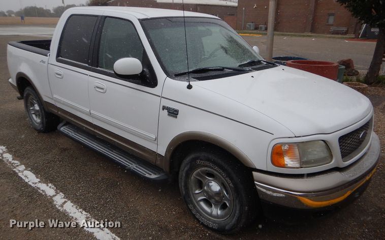 image for item FT9743 2002 Ford F150 Lariat SuperCrew pickup truck