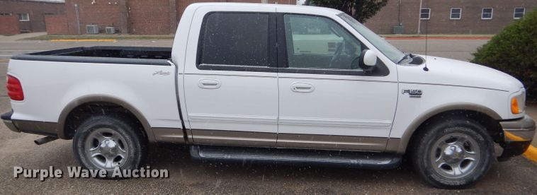 image for item FT9743 2002 Ford F150 Lariat SuperCrew pickup truck