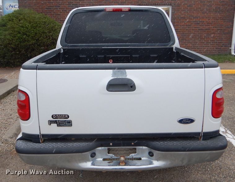 image for item FT9743 2002 Ford F150 Lariat SuperCrew pickup truck