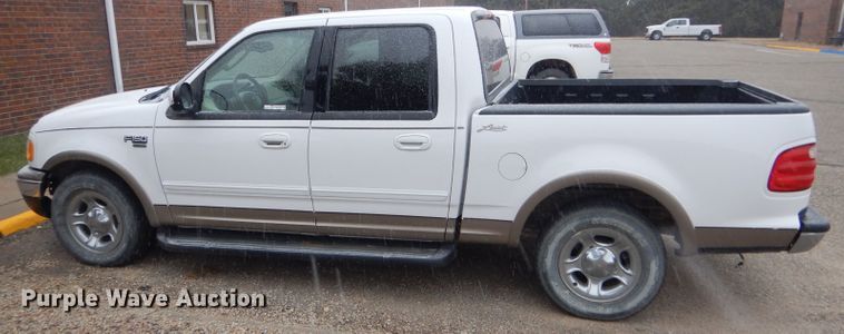 image for item FT9743 2002 Ford F150 Lariat SuperCrew pickup truck