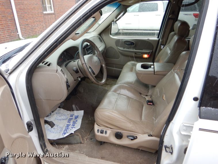 image for item FT9743 2002 Ford F150 Lariat SuperCrew pickup truck