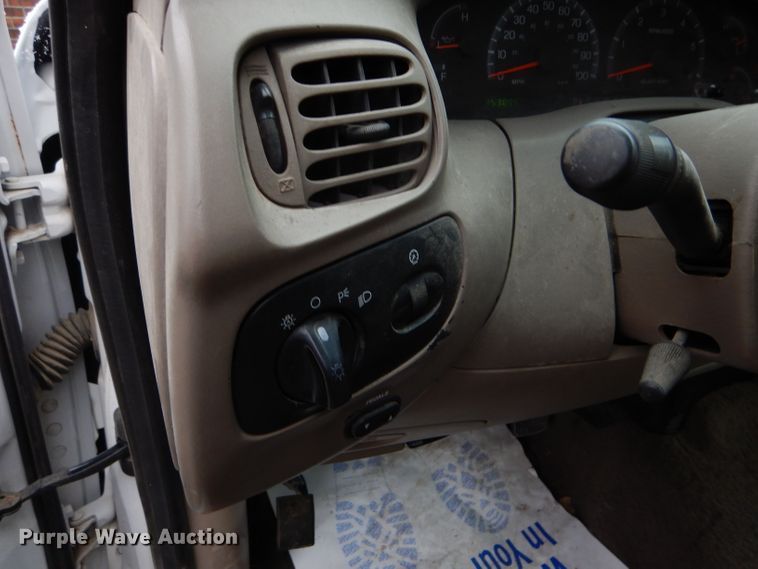 image for item FT9743 2002 Ford F150 Lariat SuperCrew pickup truck