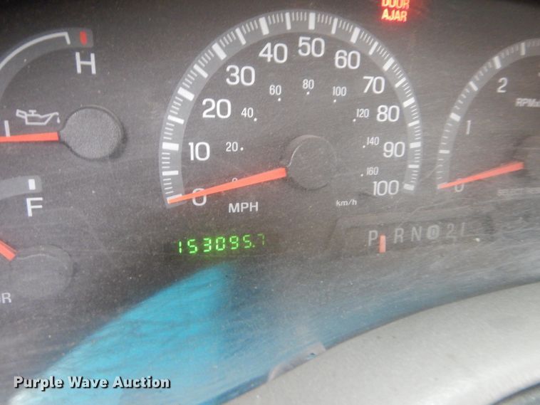 image for item FT9743 2002 Ford F150 Lariat SuperCrew pickup truck