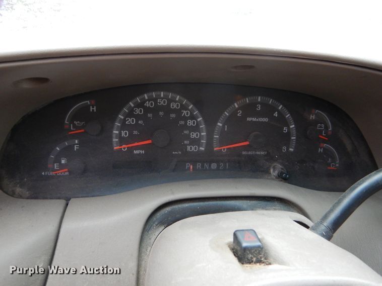 image for item FT9743 2002 Ford F150 Lariat SuperCrew pickup truck