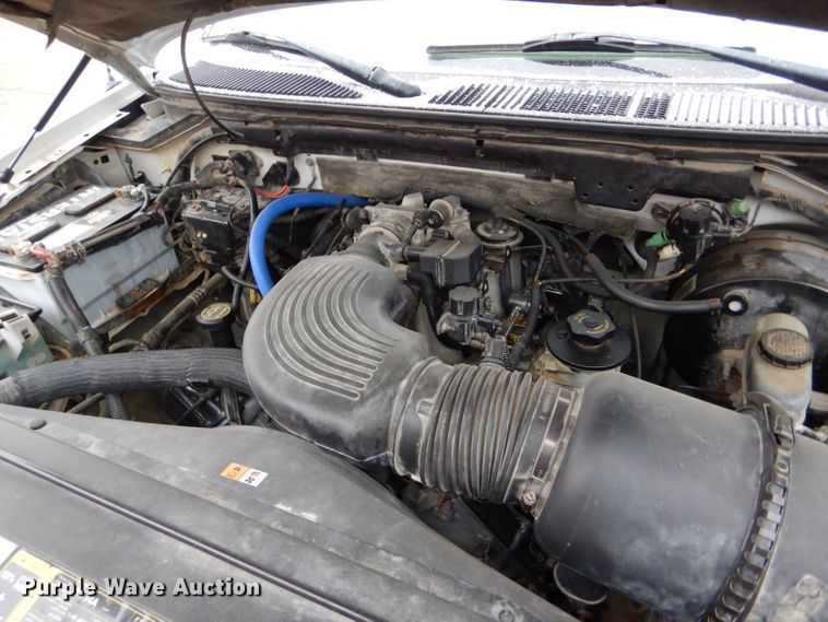 image for item FT9743 2002 Ford F150 Lariat SuperCrew pickup truck