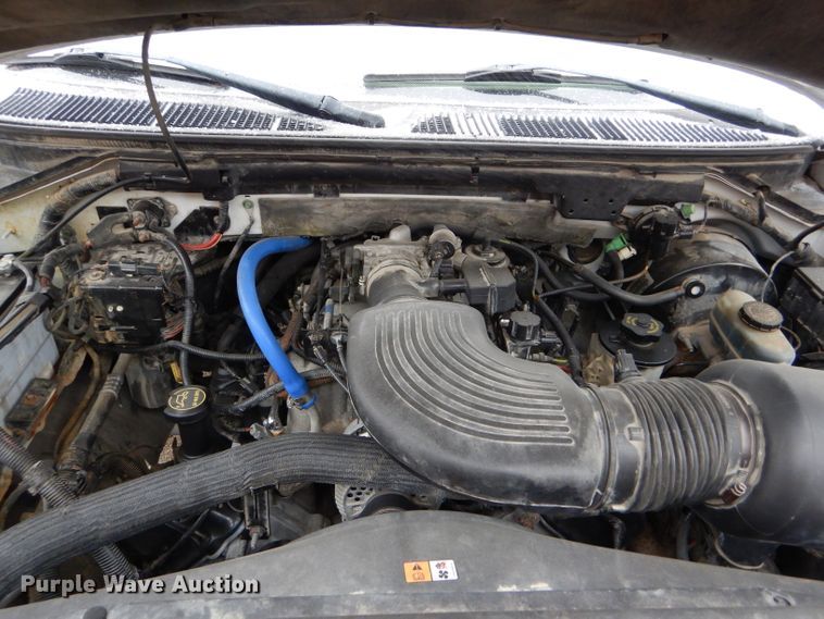 image for item FT9743 2002 Ford F150 Lariat SuperCrew pickup truck